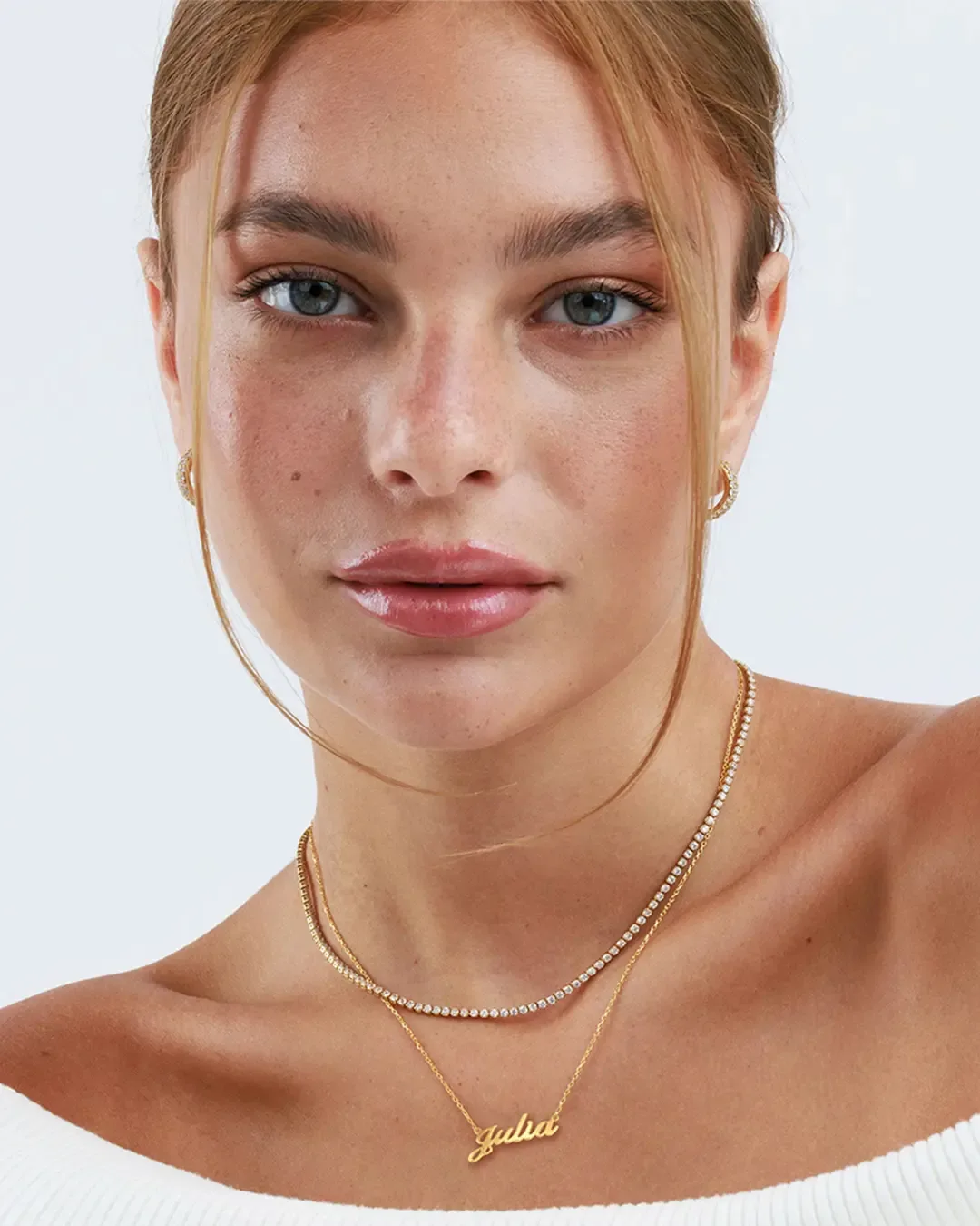 Gold script name necklace