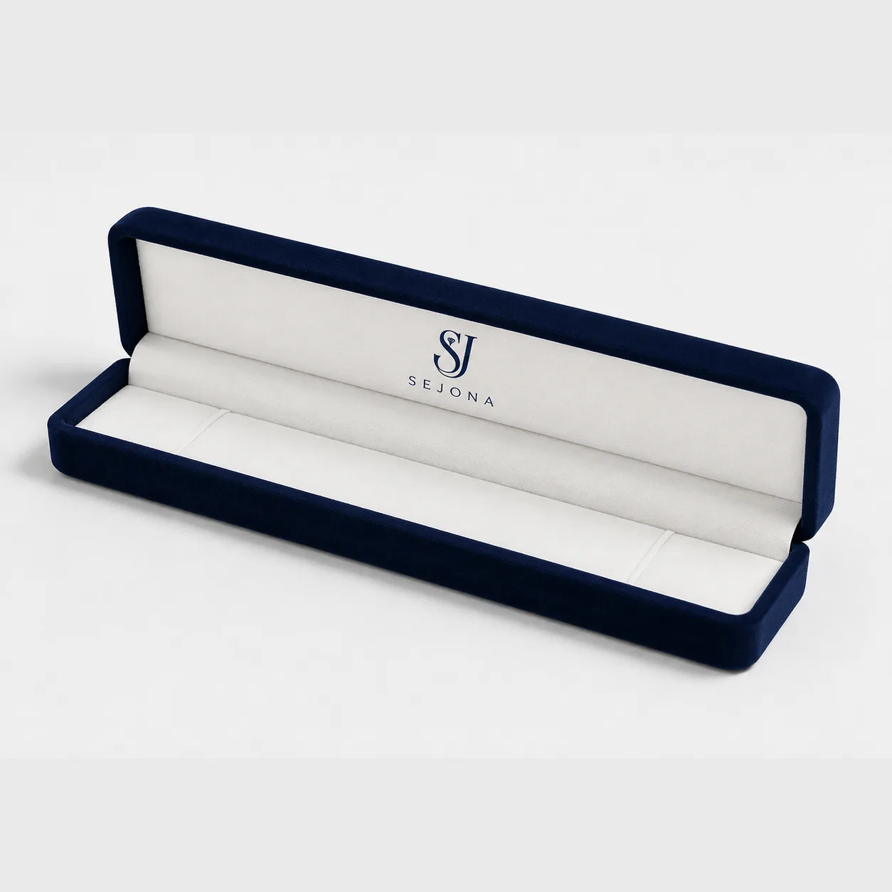 Sejuna velvet bracelet box, open